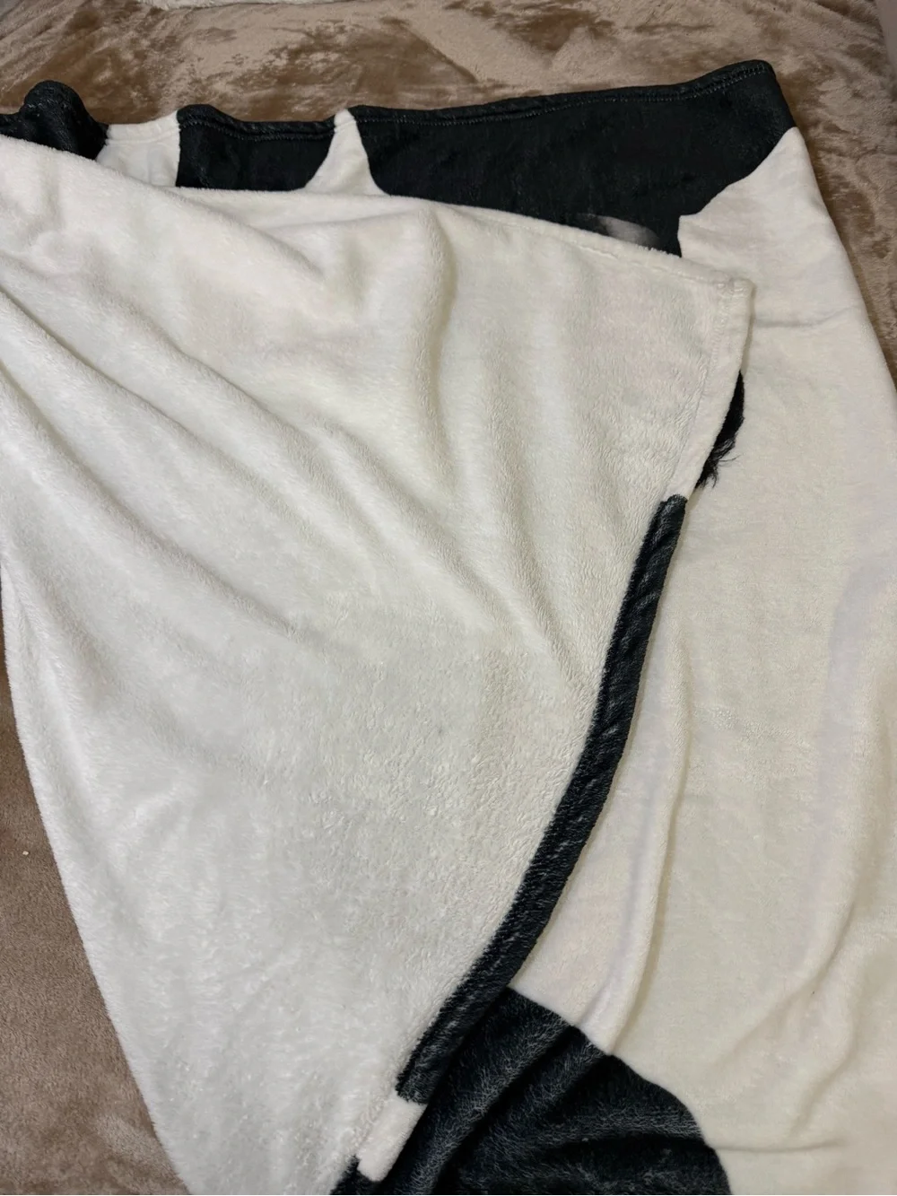 One Direction Super Soft 38” X 56” Black & White Plush Blanket